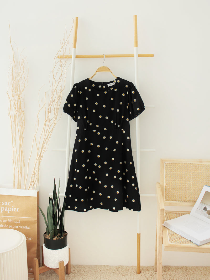 FLORAL DAISY BLACK DRESS