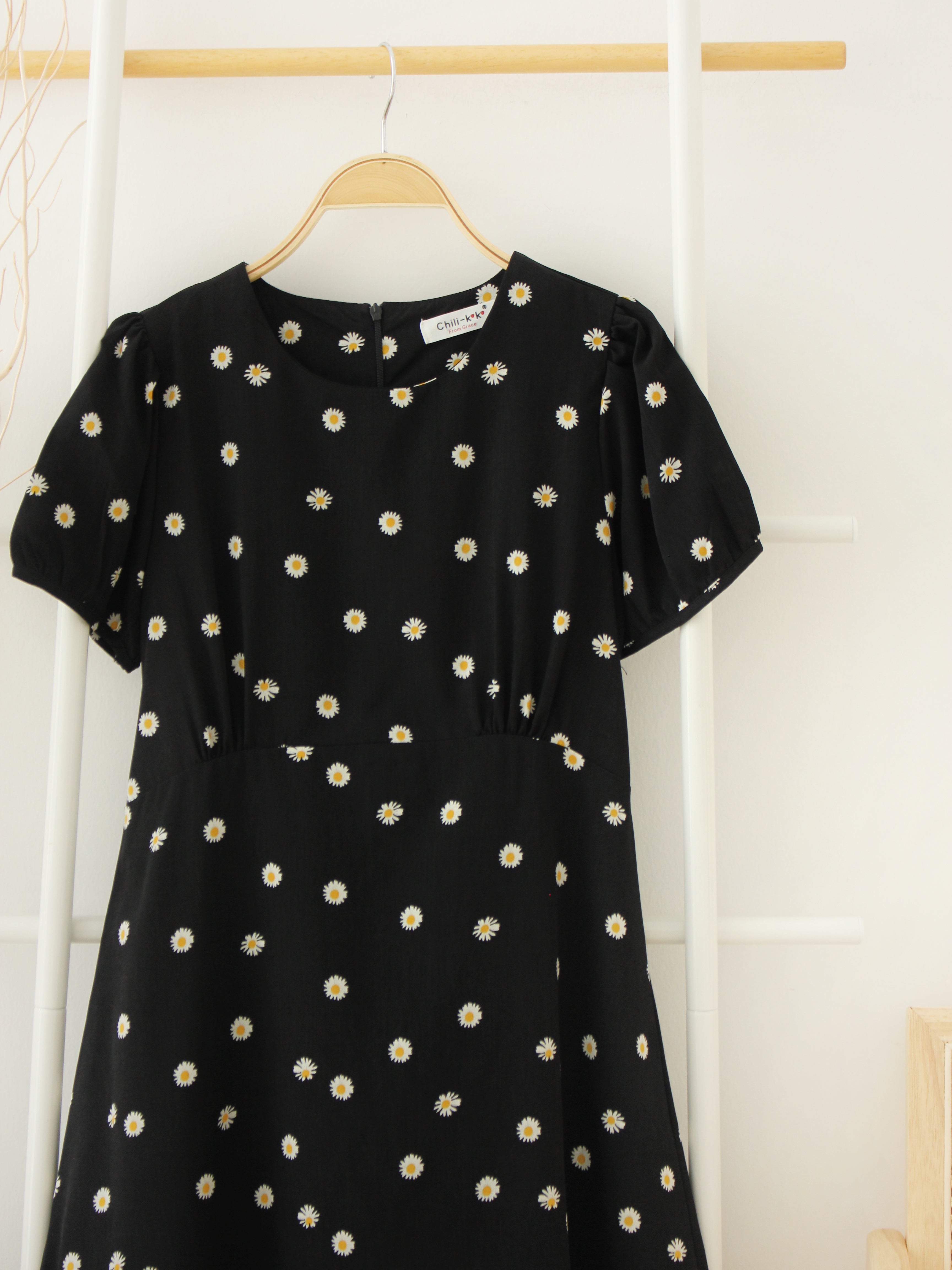 FLORAL DAISY BLACK DRESS LovelyMadness Clothing Malaysia